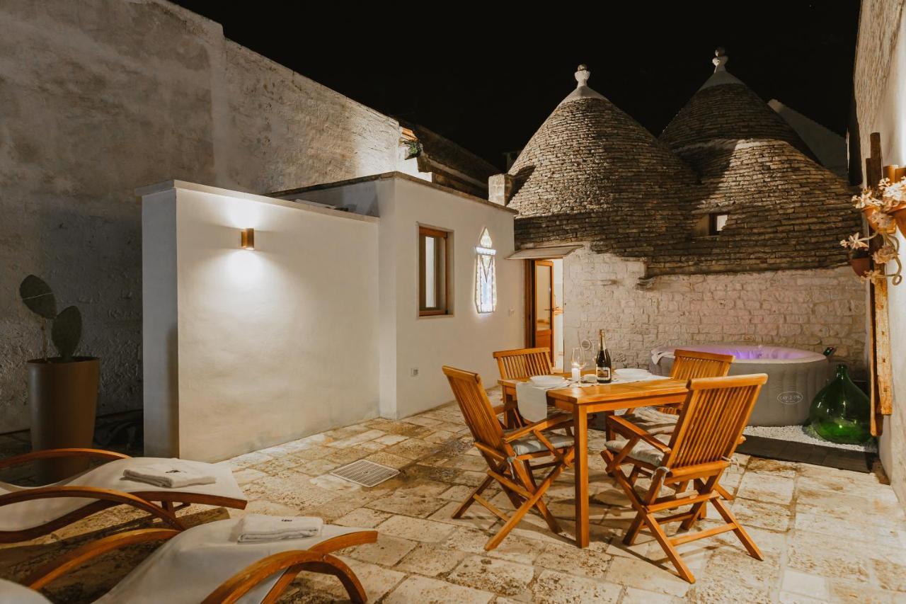 Milestones Modern Suite Trullo Jacuzzi Spa & Relax อัลเบโรเบลโล ภายนอก รูปภาพ