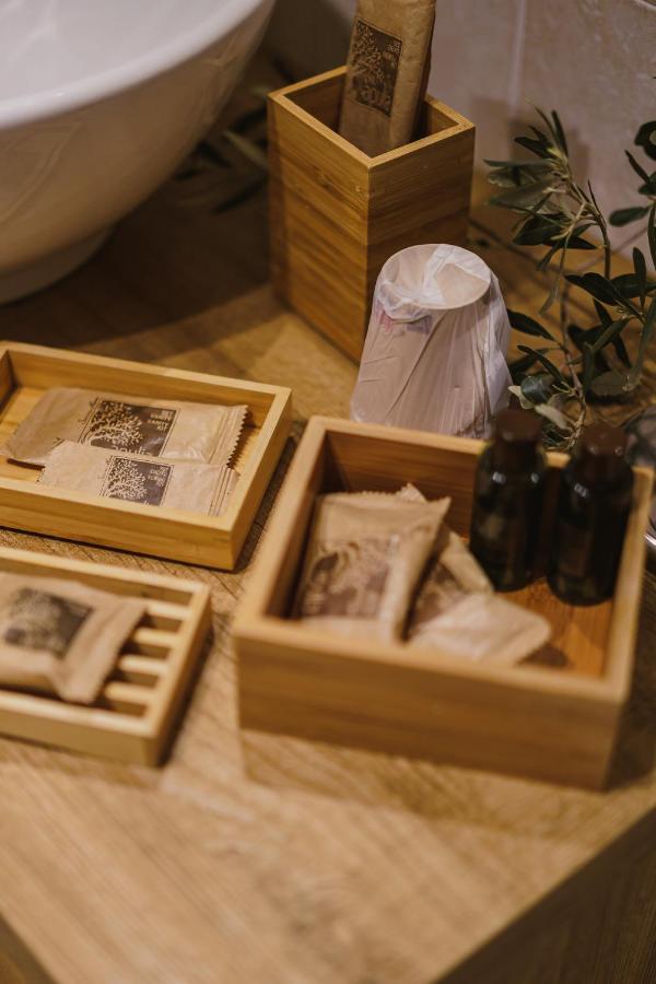 Milestones Modern Suite Trullo Jacuzzi Spa & Relax อัลเบโรเบลโล ภายนอก รูปภาพ