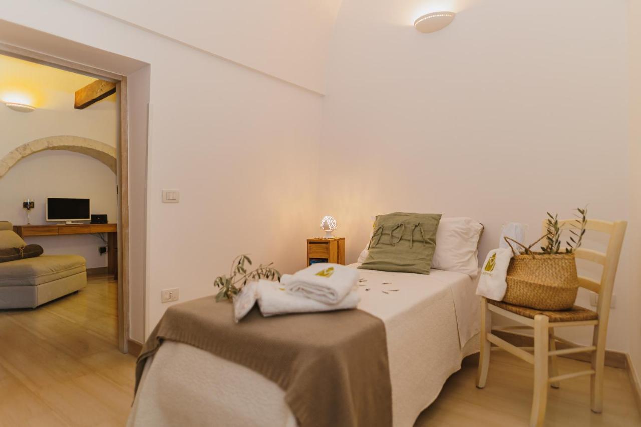Milestones Modern Suite Trullo Jacuzzi Spa & Relax อัลเบโรเบลโล ภายนอก รูปภาพ