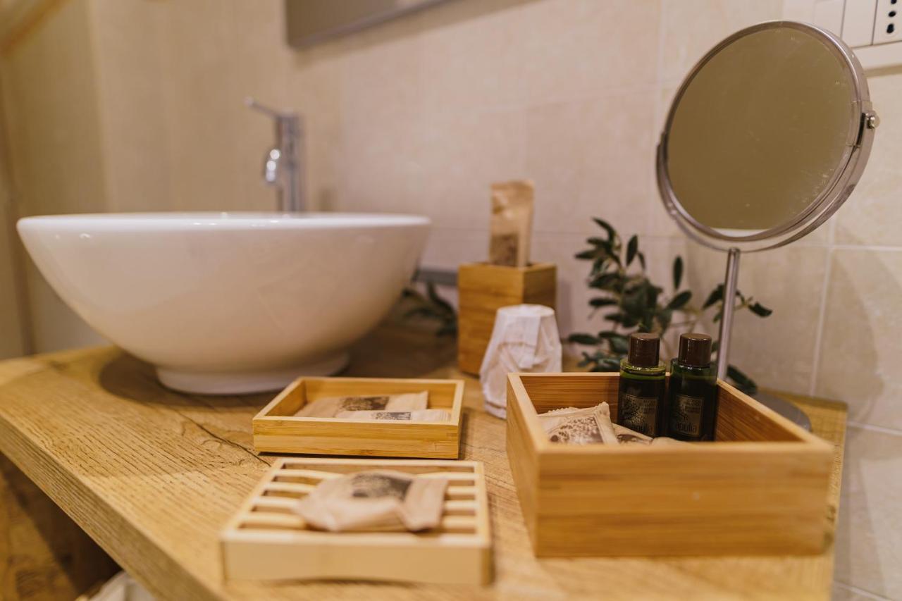 Milestones Modern Suite Trullo Jacuzzi Spa & Relax อัลเบโรเบลโล ภายนอก รูปภาพ