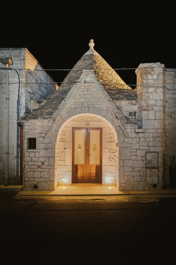 Milestones Modern Suite Trullo Jacuzzi Spa & Relax อัลเบโรเบลโล ภายนอก รูปภาพ